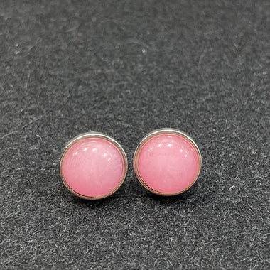 Ohrstecker aus rosa gefärbter Jade und Edelstahl