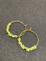 Creolen mit grünem Peridot und Gold-Edelstahl